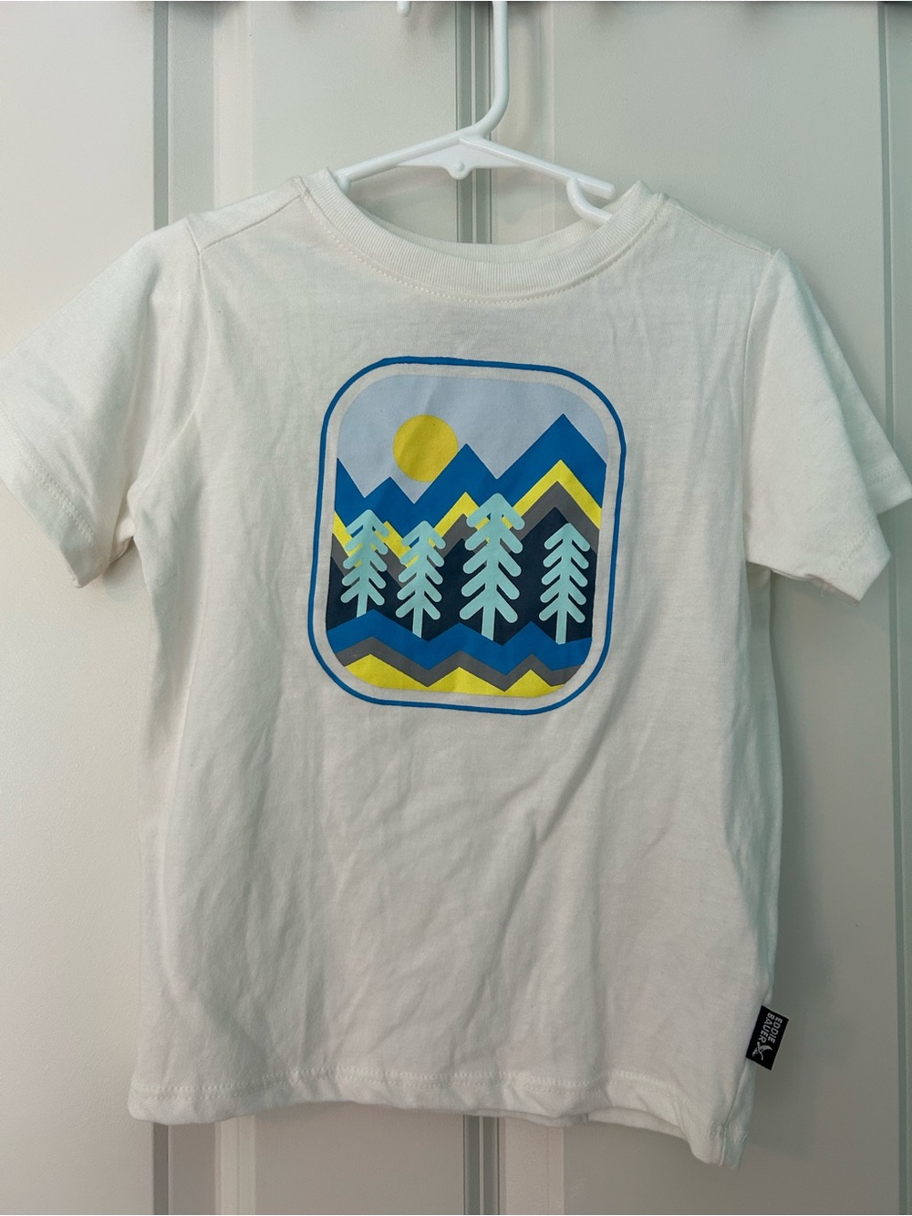 Eddie Bauer White Tee with Blue & Yellow Mountain Graphic size 4 nwot
